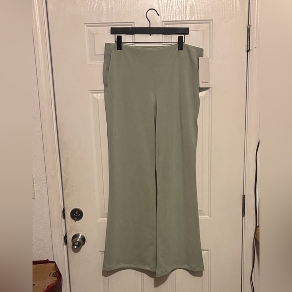 Lululemon Brushed Softstreme MR Flared Pant *Reg Fog Green Size XL